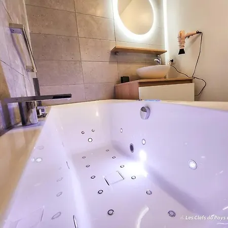 Apartment Bel F3 En Avec Piscine, Baignoire Balneo *